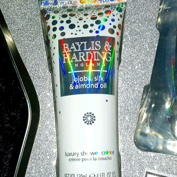 Limited Edition Baylis & Harding England set - Picture 3 of 4